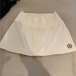Vuori white athletic skirt. New without tags.